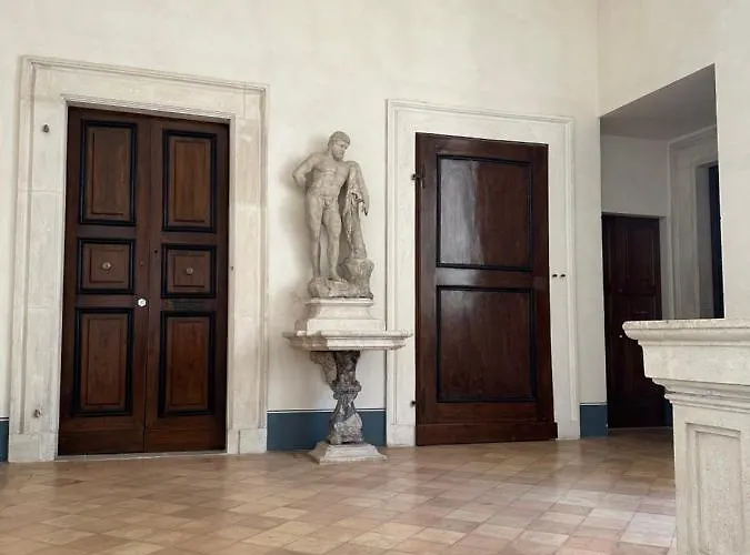 Casa Colonna - Della Torre 3* LʼAquila